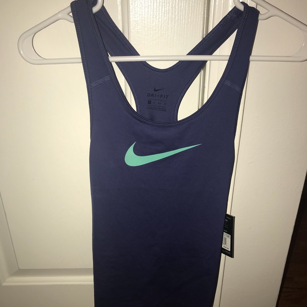 NWT Nike dri-fit workout tank.. size Xs